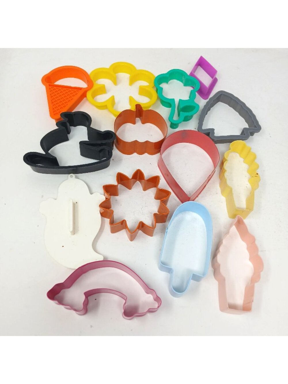 Assorted Cookie Cutters 13 Shapes Rainbow Halloween Ice Cream For Baking Fun #D2